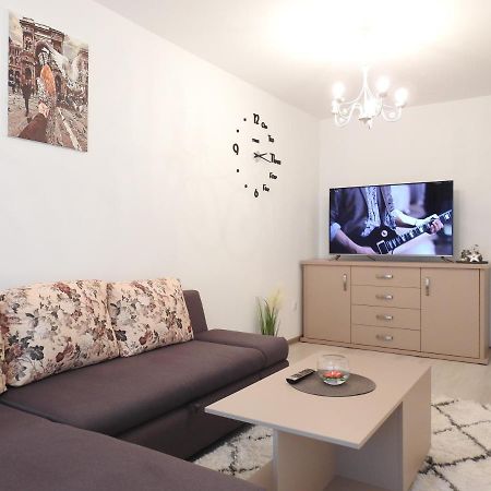 Trust Apartaments 2 Brasov Bagian luar foto
